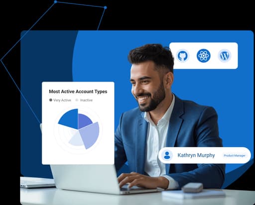 Profissional trabalhando em um notebook